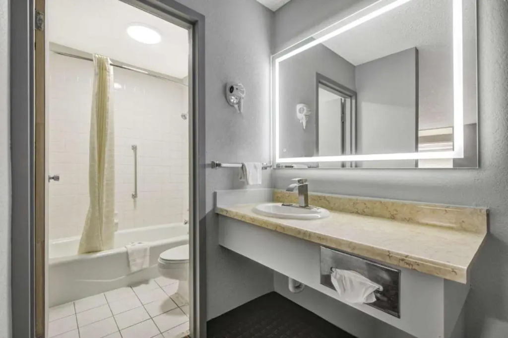 Motel 6 Chickasha, OK