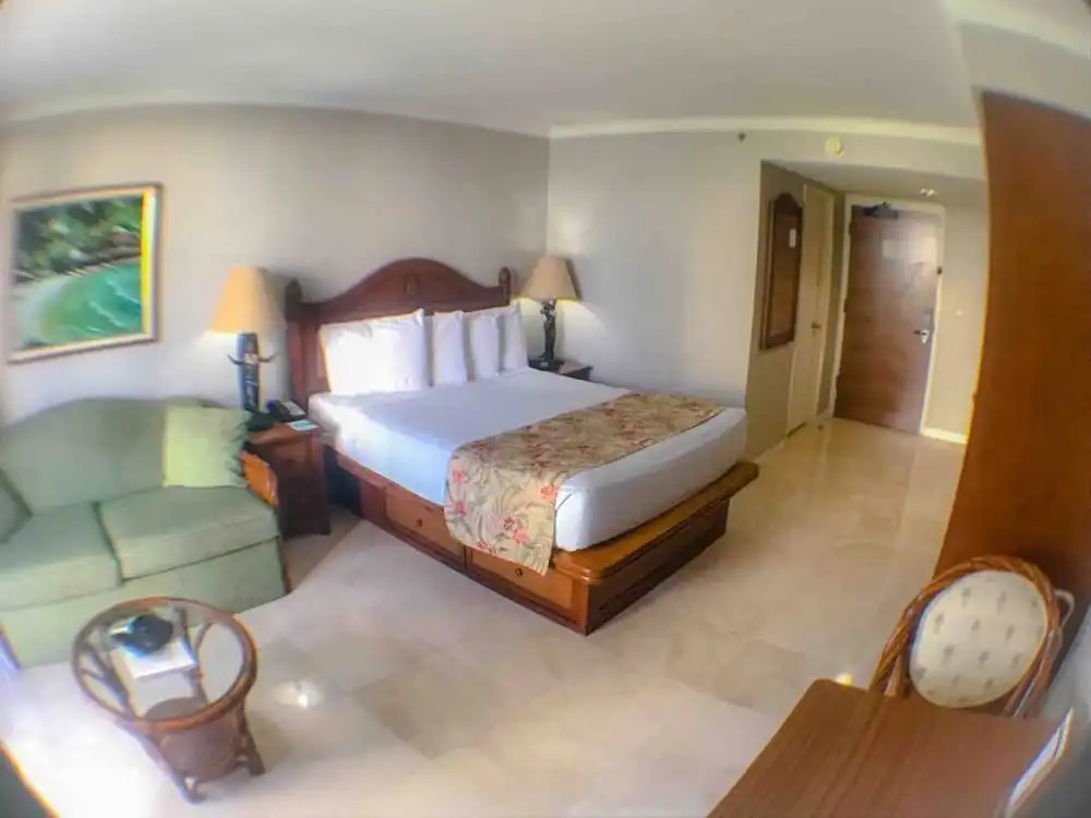 Luxurious Stay in Waikiki Steps to Waikiki Beach