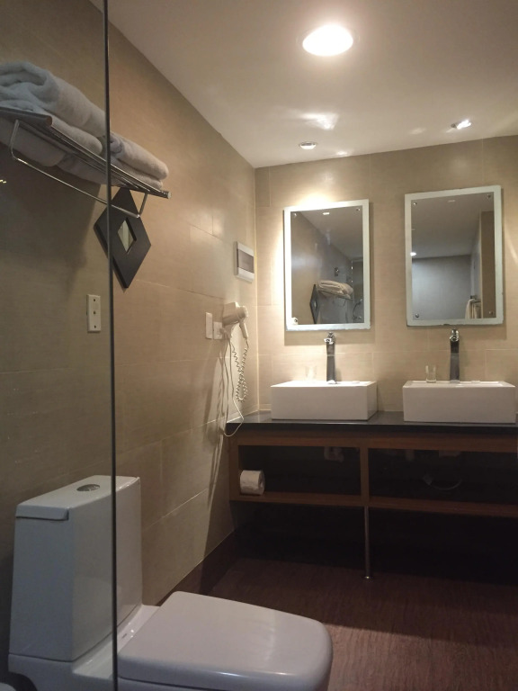 Weston Suites Hotel
