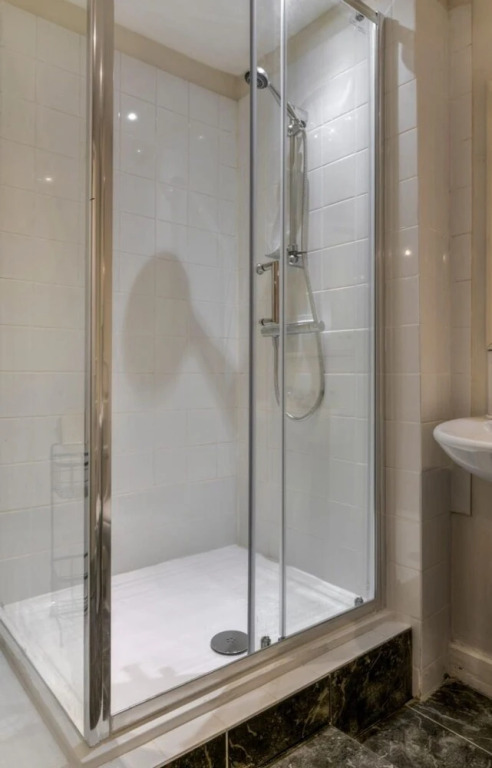 Stylish and Charming City Centre apt for 6