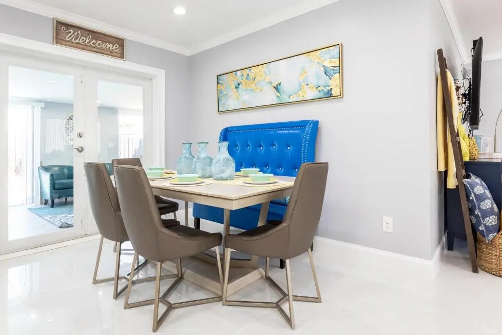 Amazing! 3br 2ba Sofa Bed, Near Beach, Heated Pool, Full Kitchen, WiFI, Patio, BBQ, Private Yard, Peaceful Neighborhood