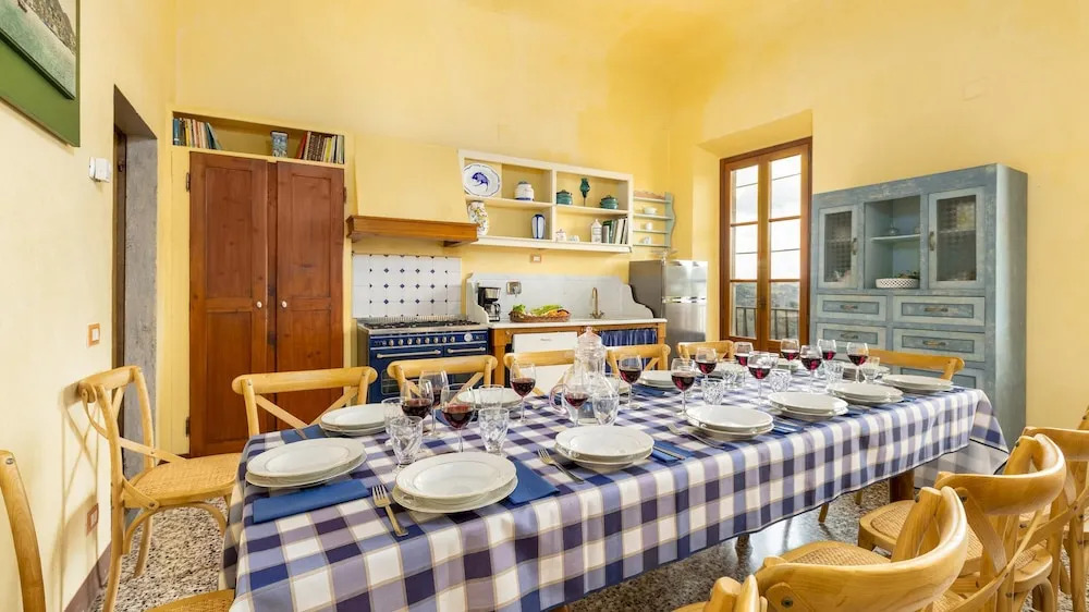 VILLA TREGGIAIA 12&2, Emma Villas
