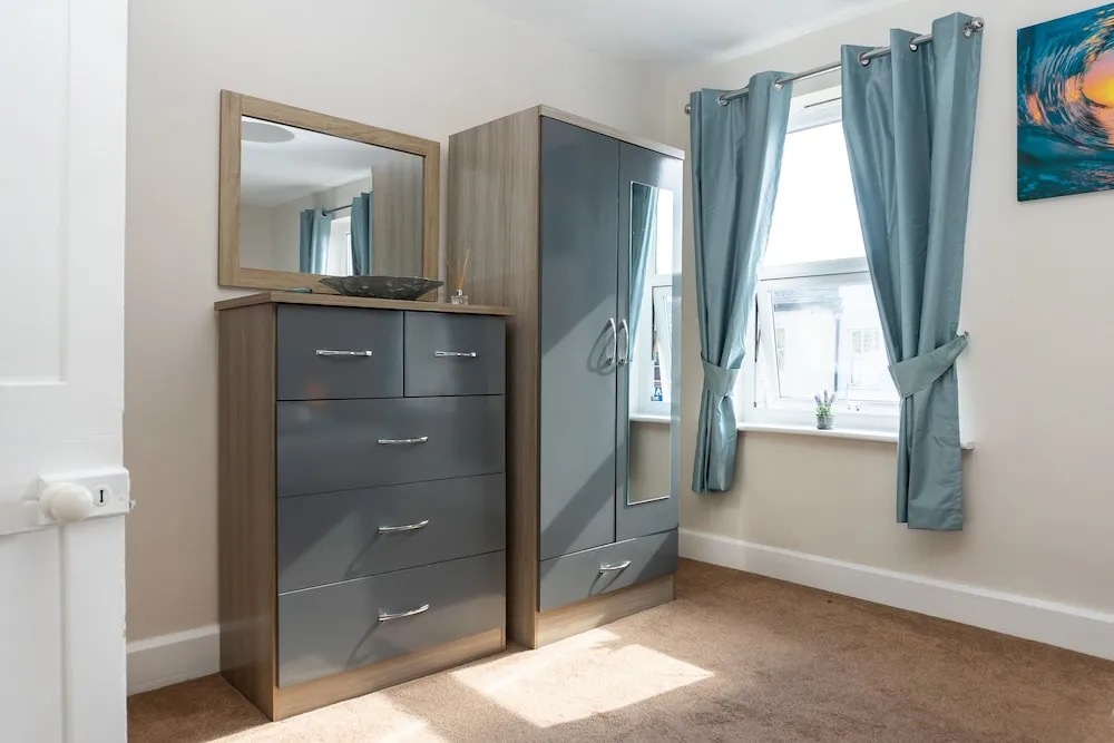Comfy, 2 Bed House, Sleeps 6 with Garden and Free Parking in Cheltenham