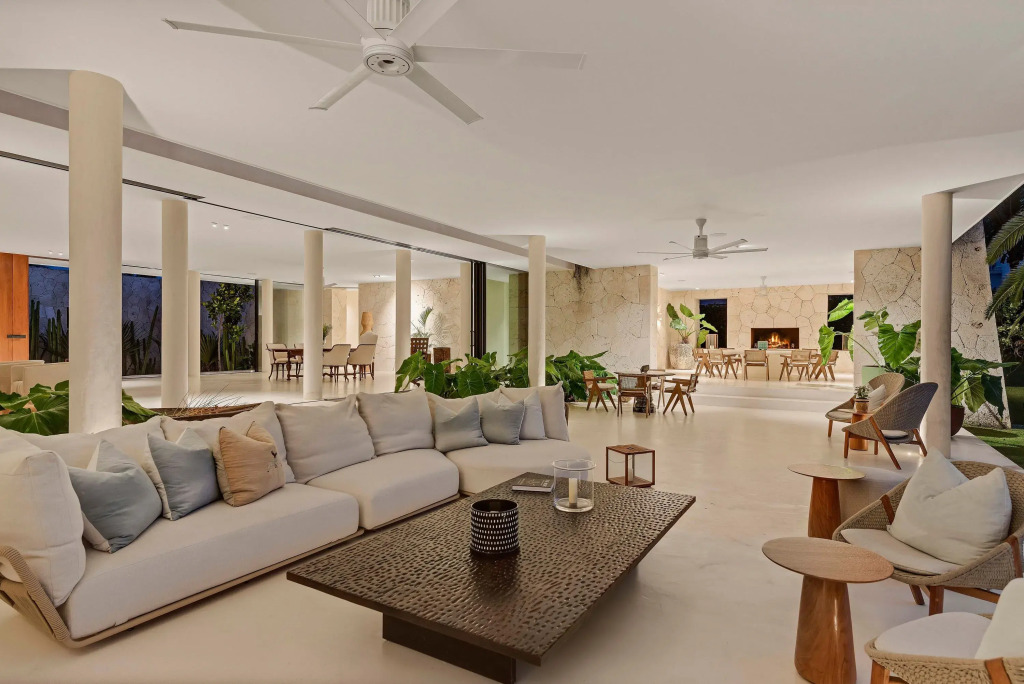 Magnificent 5BR Modern Tropical Villa With Pool
