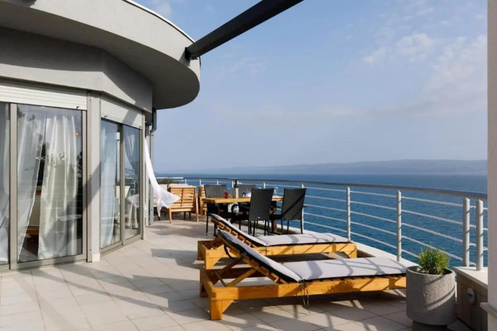 Nice Beach Apartments for 3 Adults