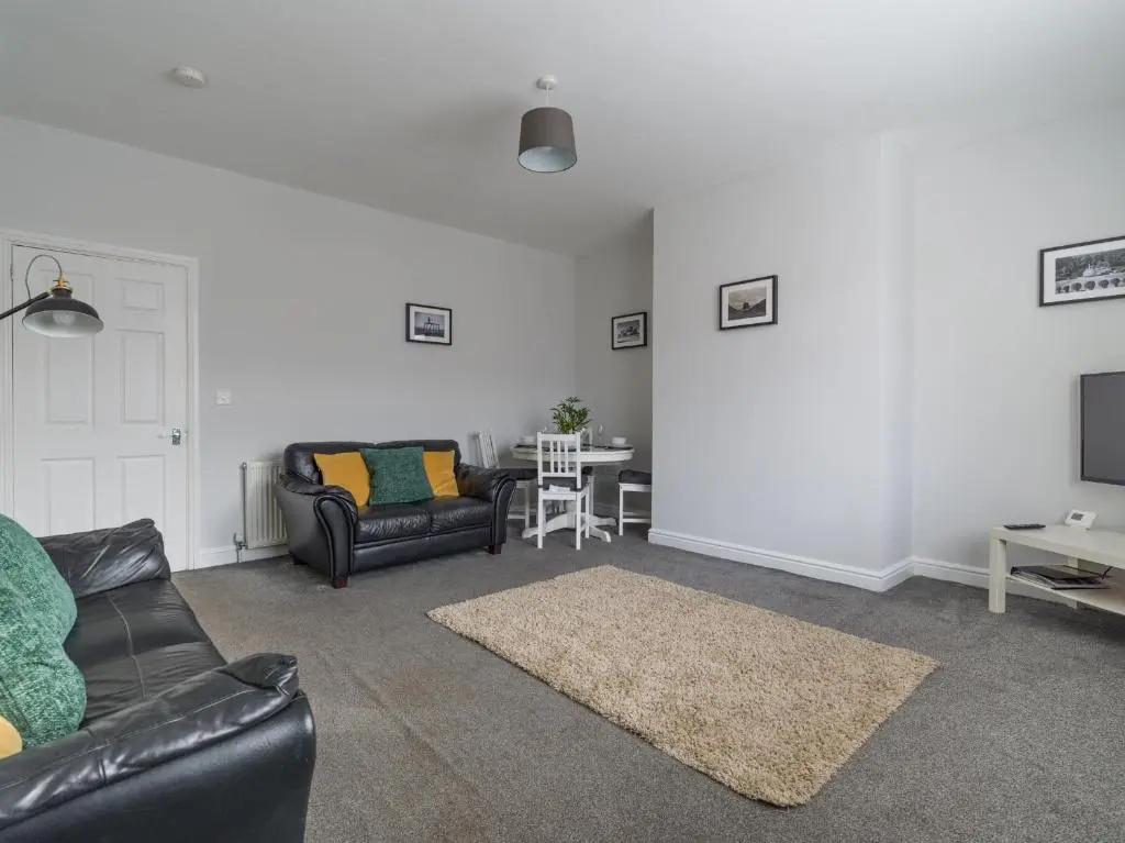 Hawthorn House-Sleeps 4-Pet friendly-Parking