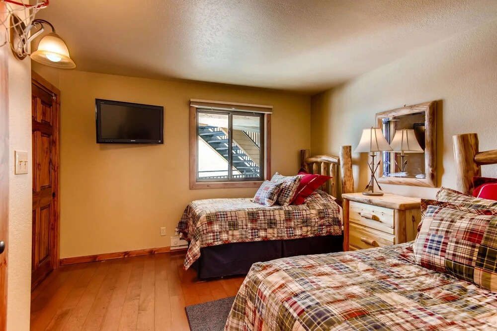 Recently Remodeled 2 Br Condo at the Plaza