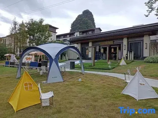 Yangshuo Riverside Villa