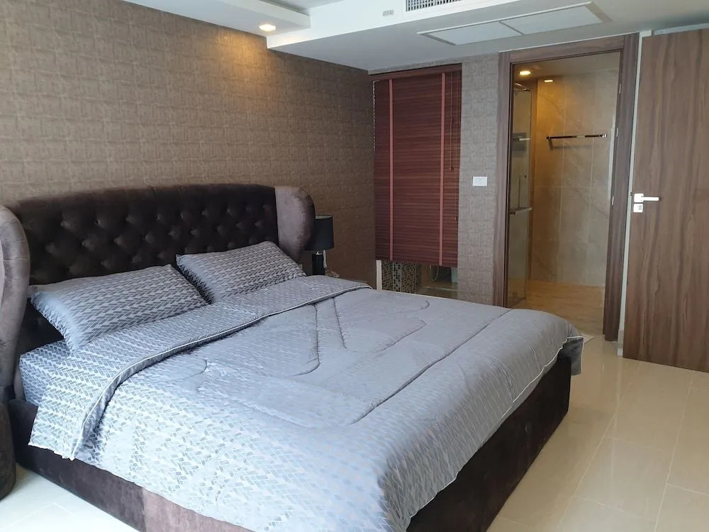 Luxury Business Suits in Grand Avenue by Pattaya City Estates