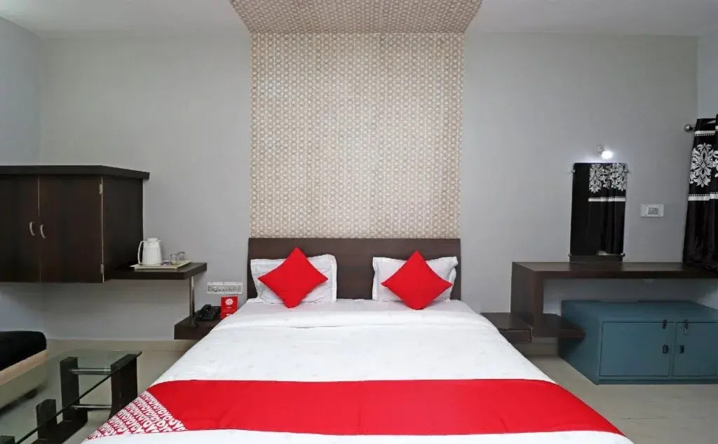 Parakh Palace By OYO Rooms