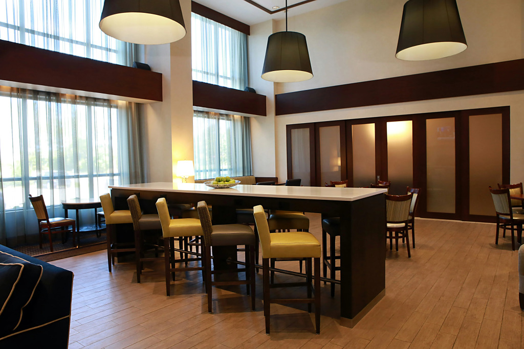 Hampton Inn & Suites Laval