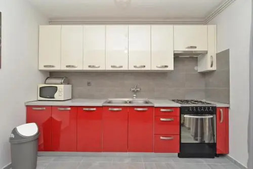 Apartment 843