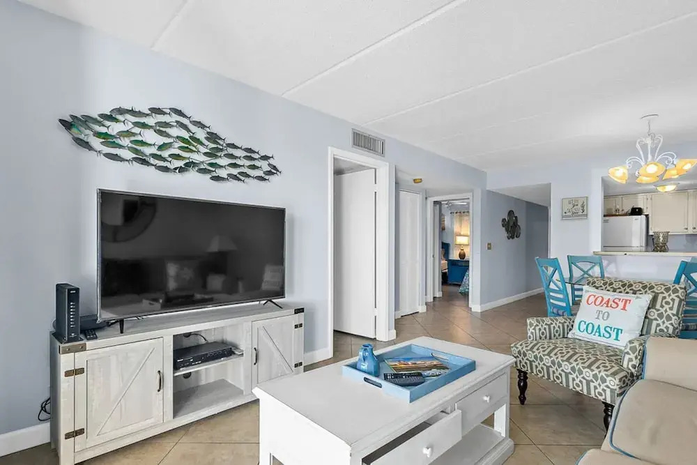 Spacious 2BR Resort Condo Beach, Hot Tubs & Family-friendly Fun