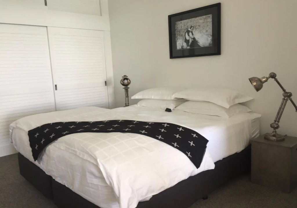 Spacious 3-Bed Waterfront Apartment