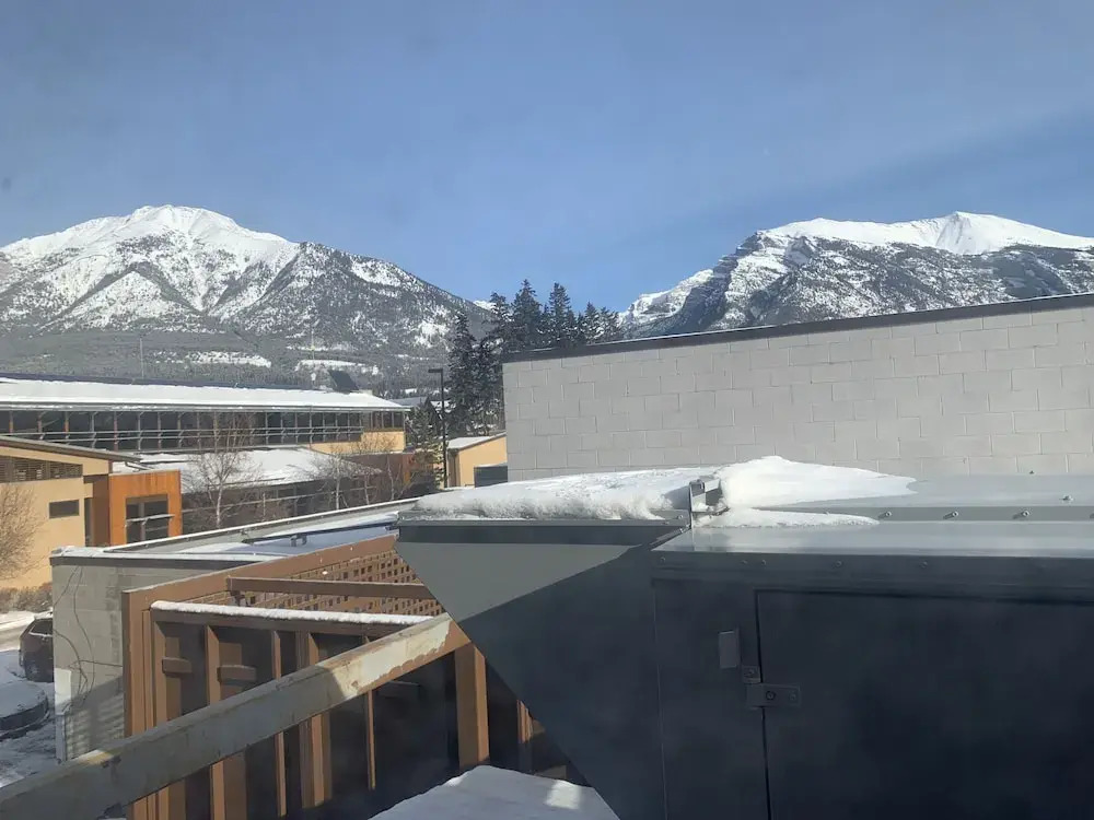 PARTY HOSTEL - The Canmore Hotel Hostel