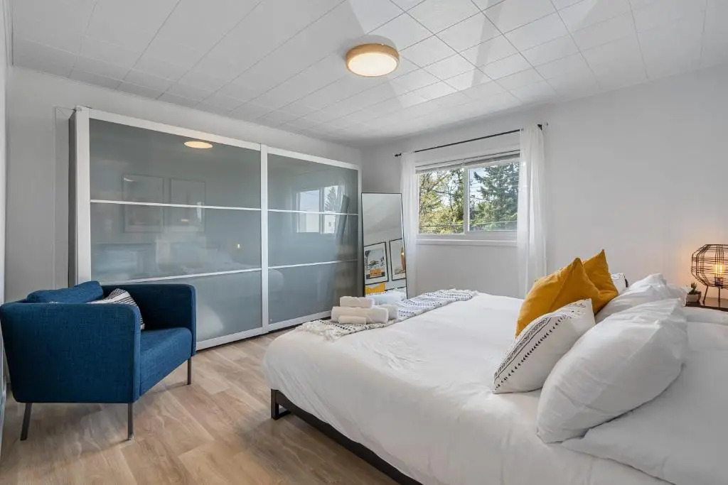 The Hidden Loft I 5-min Walk 2 Beach I DT I 55 TV