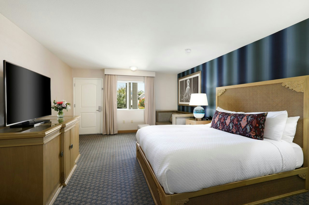 Spyglass Inn