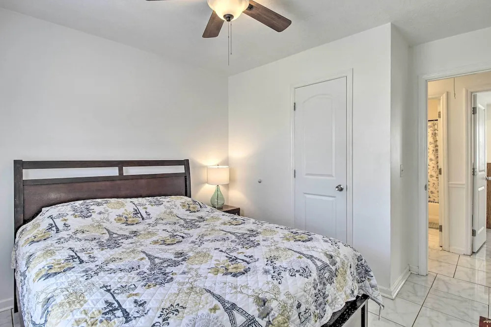 Home ~ 7 Miles to Savannah Historic District!