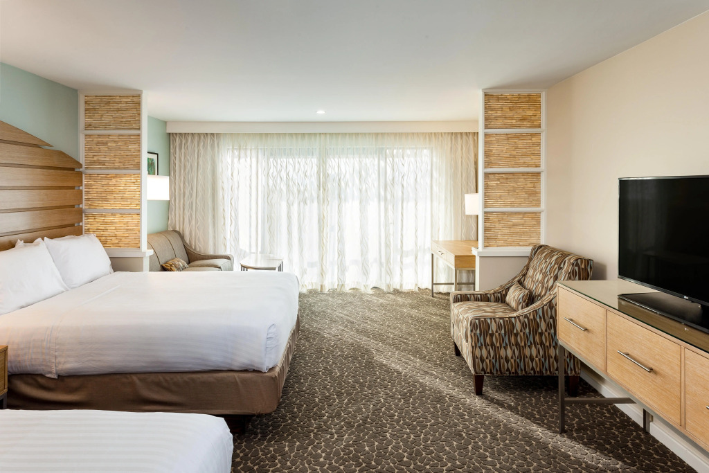 Holiday Inn Express and Suites La Jolla - Windansea Beach, and IHG Hotel