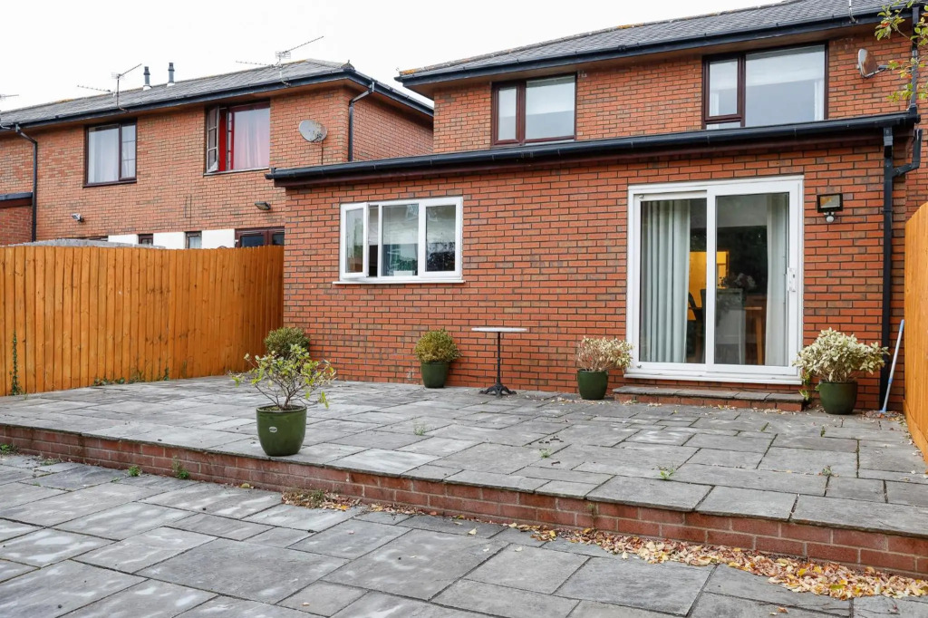 Stylish family home in desirable Penylan + Parking