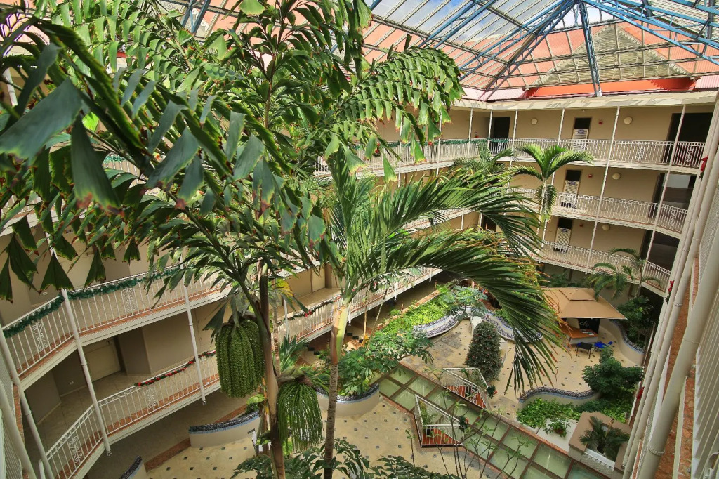 Le Beach Hotel