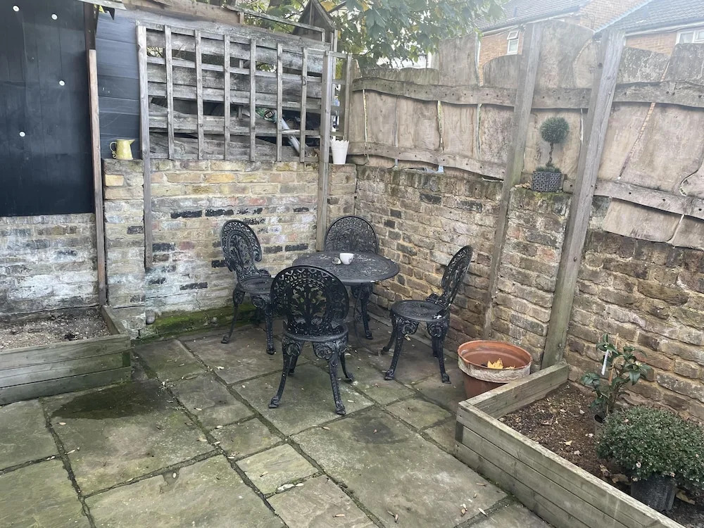 Traditional Elegant Spacious English Home, 4bdr
