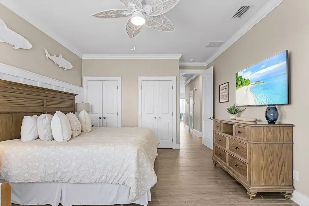 571 Seabatical: Canal Front With Pool! 5 Bedroom Home