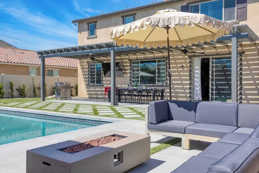 Sleeps 16! Pool Oasis w/ Game Room, Hot Tub, Fire Pit Desert Eden by Avantstay