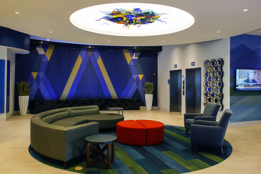 Holiday Inn Express & Suites Downtown Louisville by IHG