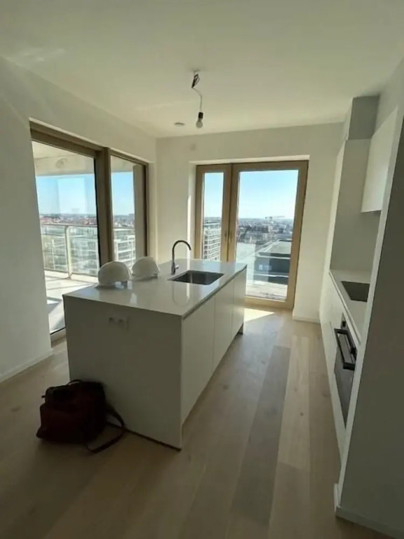 Modern Beach Apartment With Balcony Parking