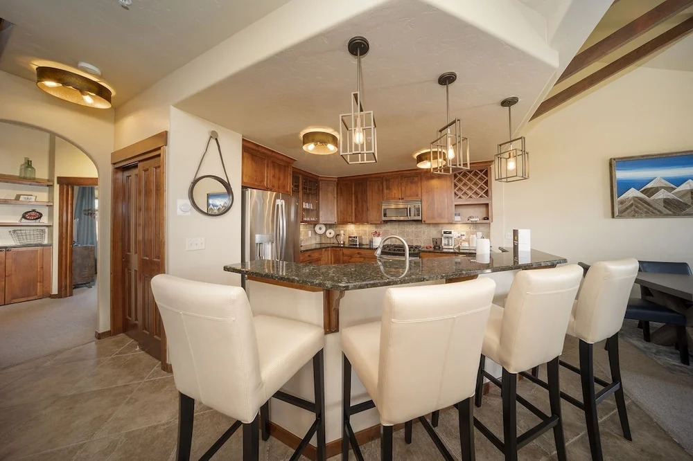 Cozens Pointe B-301 3 Bedroom Condo by RedAwning