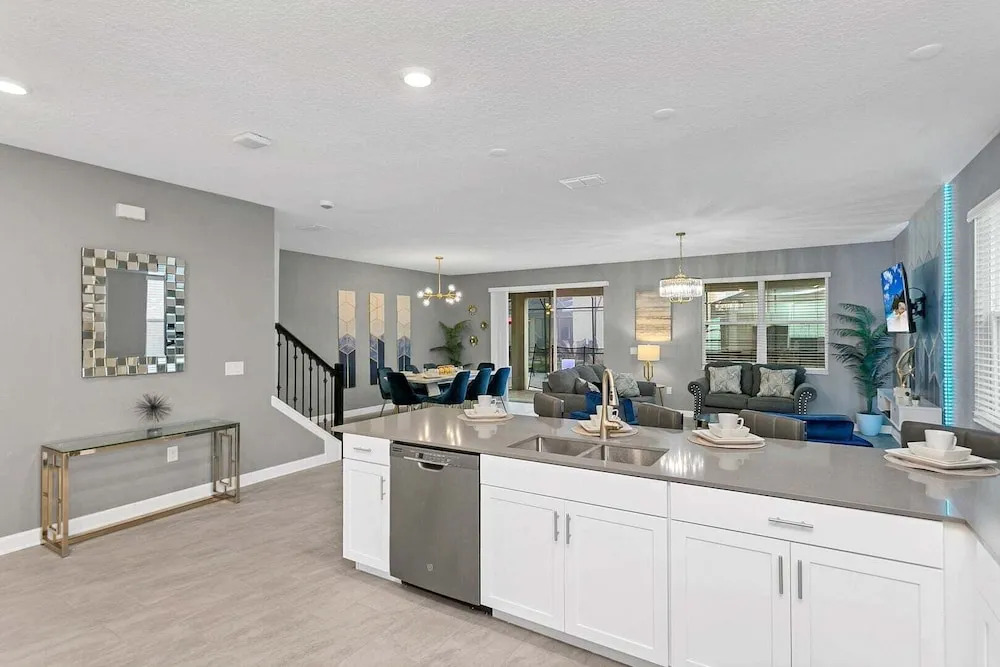 Super fun Spacious Family Home With top Amenities Pool/spa Sleeps 24