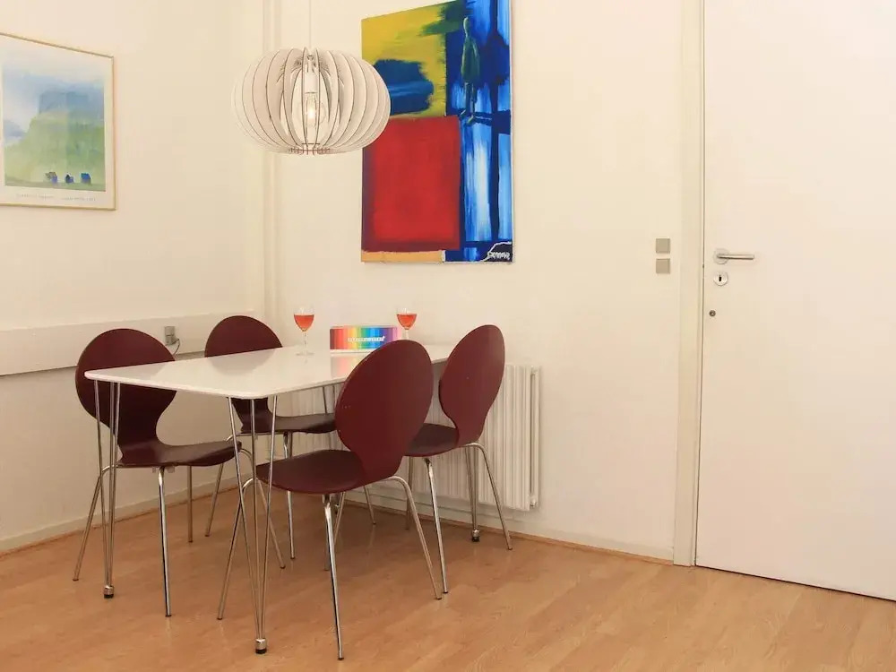 1 Room, 2 People, 20m2