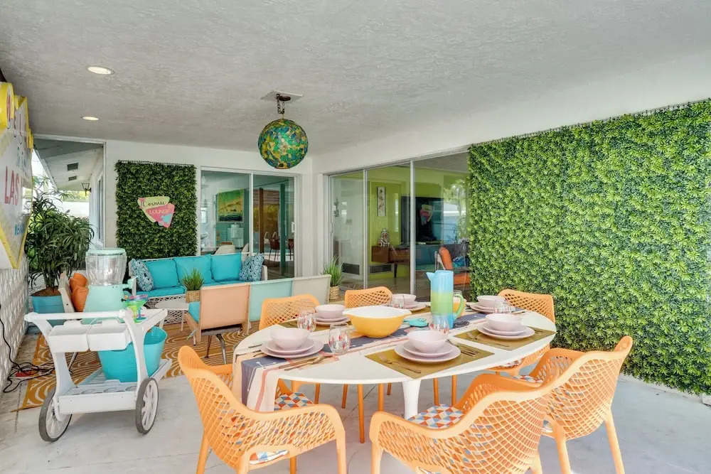 Lanai & Pet Friendly! Retro-chic Sarasota Home!