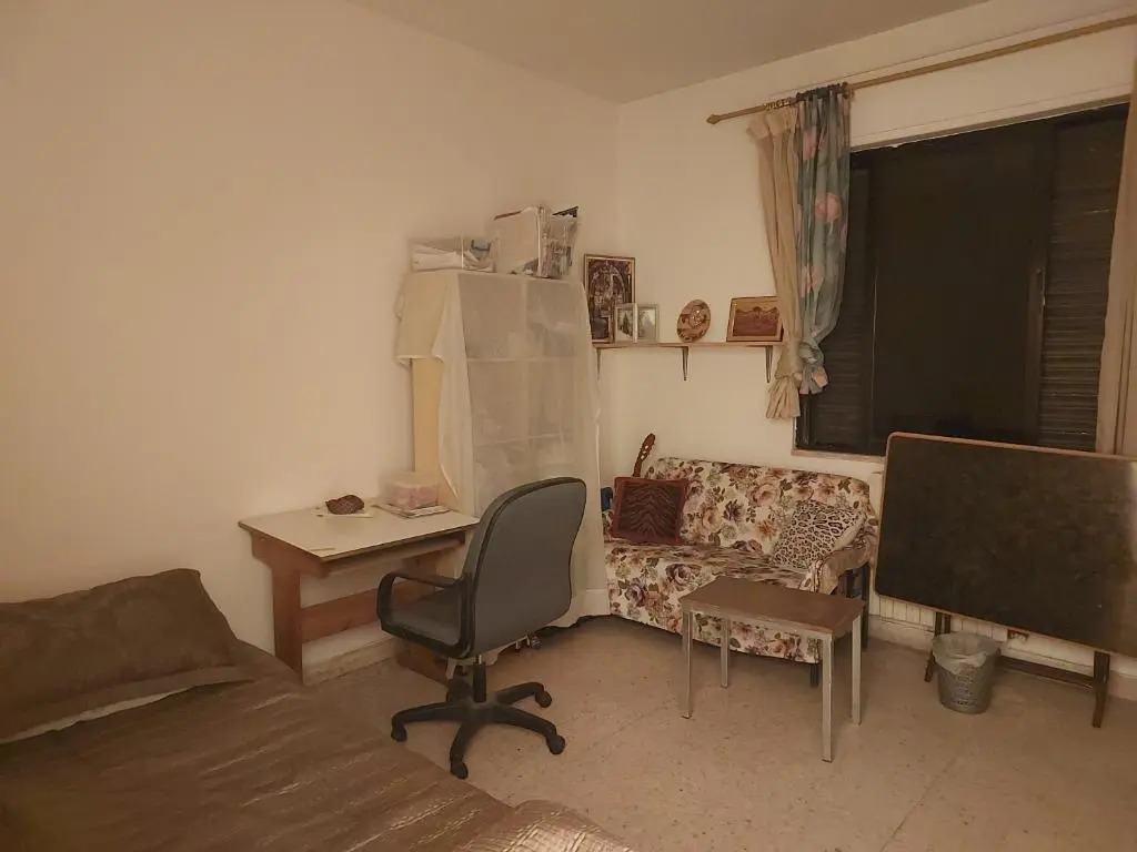 A central 1 bedroom in Jabal AlWeibdeh