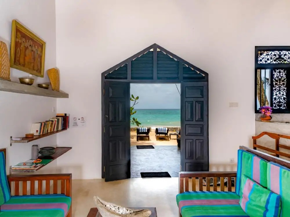 Blue Parrot Beach Villa with privat swimming pool