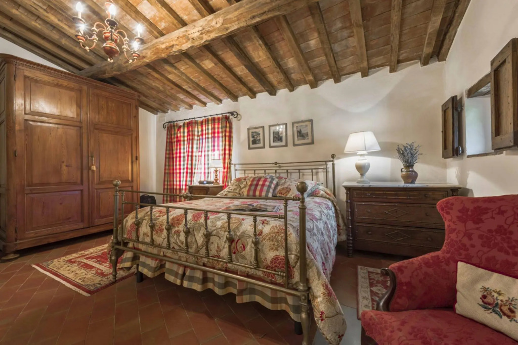 5 bedrooms villa in the Chianti region with private swimming poo, A/C and Wi-Fi-Podere Erica