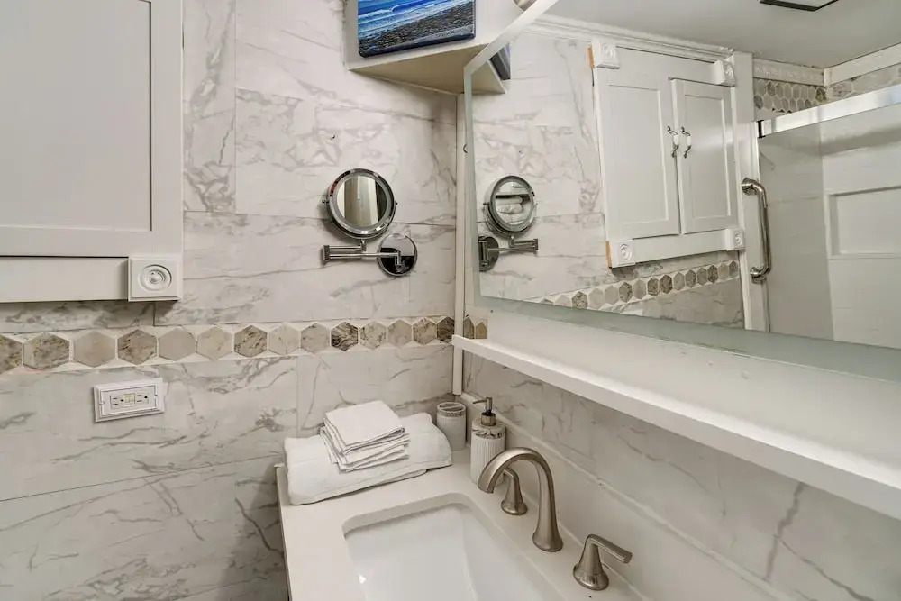 Easy Cleveland Access! Quiet Suburb Stay w/ Yard