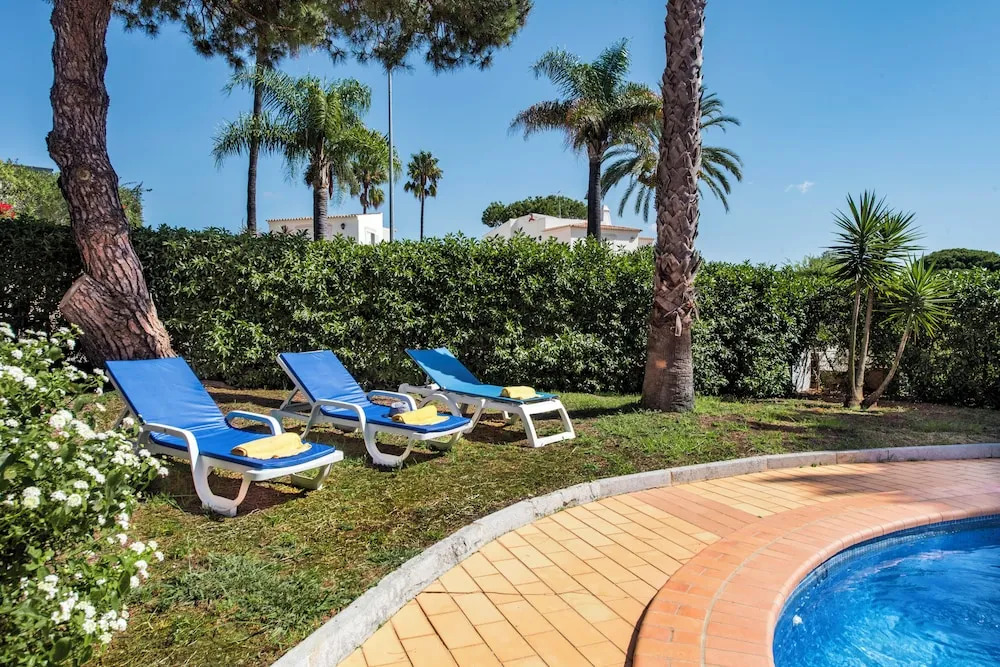 Exclusive Retreat in Vilamoura, Private Pool, Off-street Parking, Free AC & Wifi