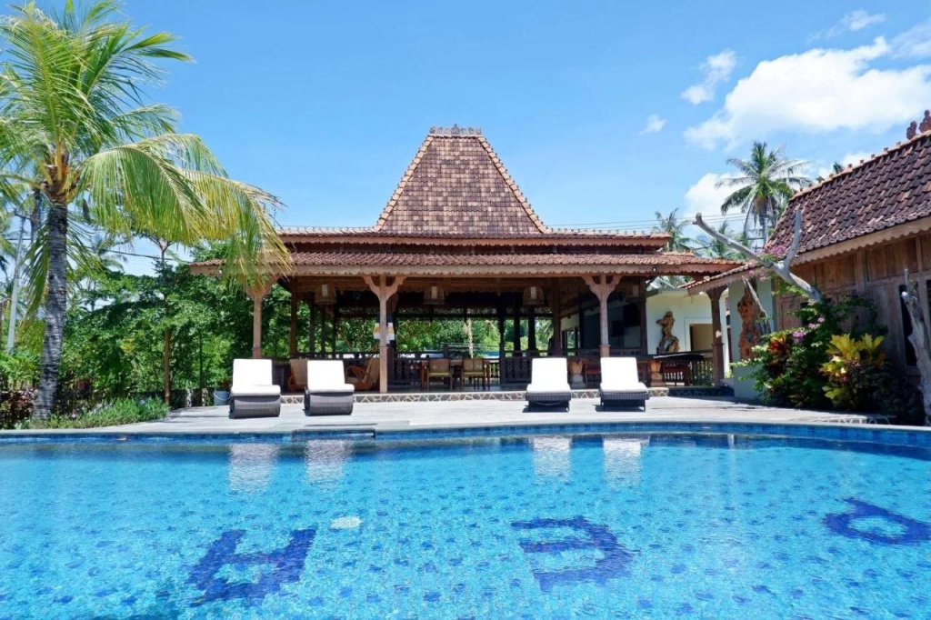 Blue Harbor Beachfront Villas & Resto
