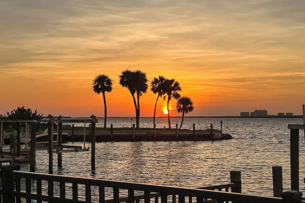 Private Beach & Pool Access! Fort Myers Getaway