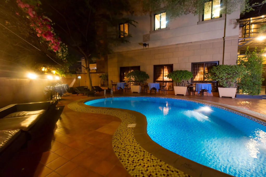 Victoria Crown Plaza Hotel
