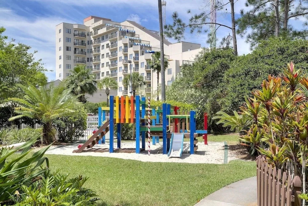 Modern 2BR Suite at Enclave 5min Universal