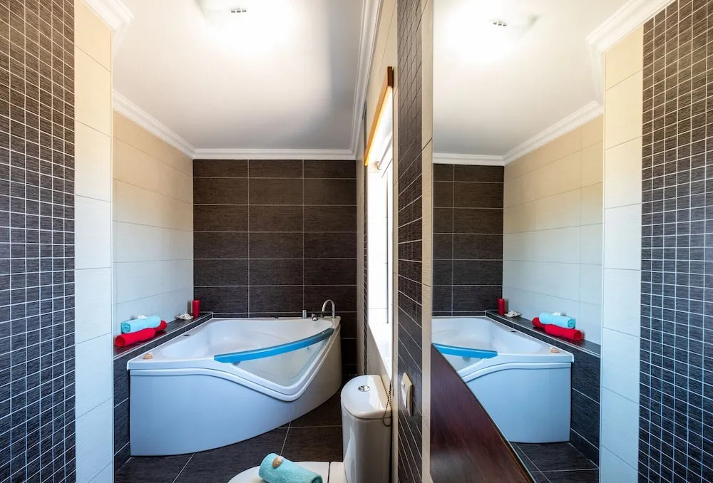 Villa Laguna - Moradia relaxante com piscina aquecível e BBQ - Albufeira