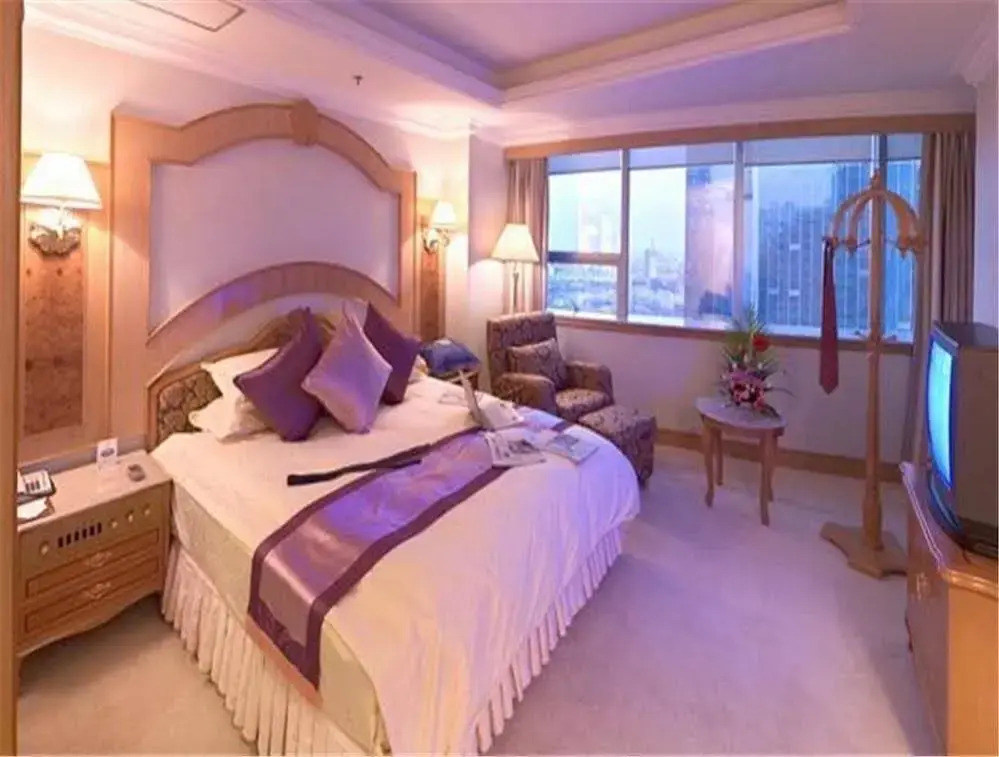 Kunming Green Land Hotel