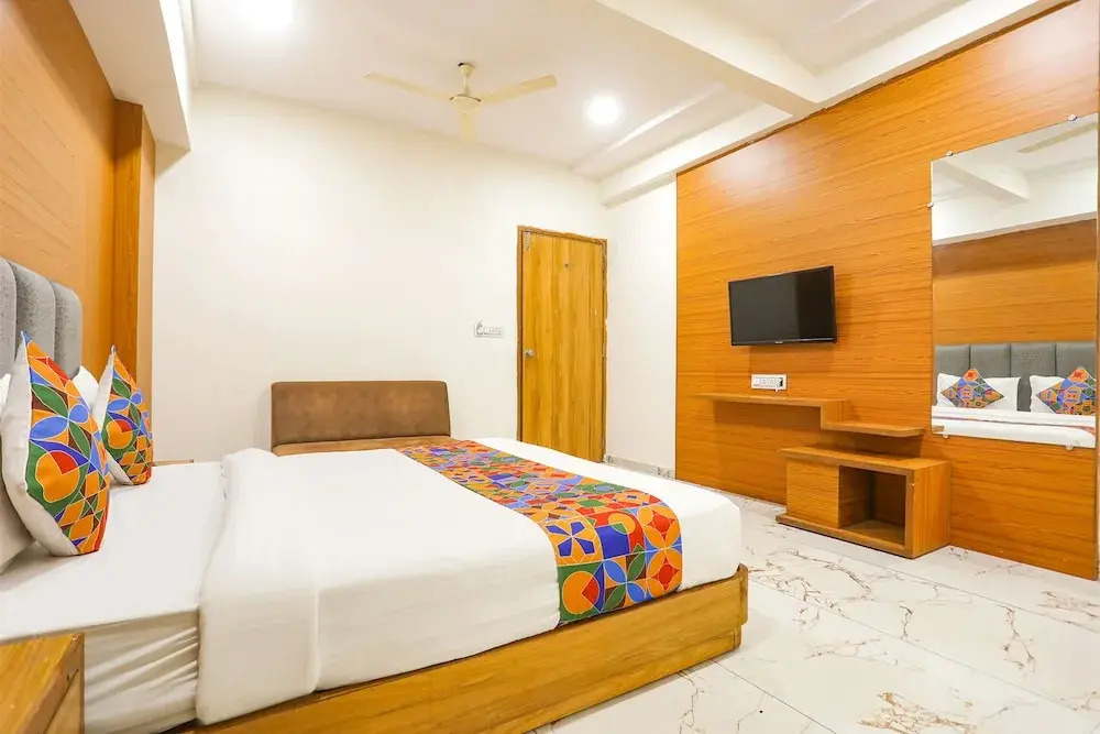 FabHotel Raj Villa - Nr SG Highway