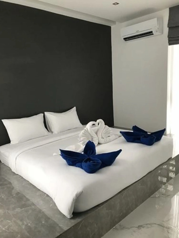 Lennon Maison