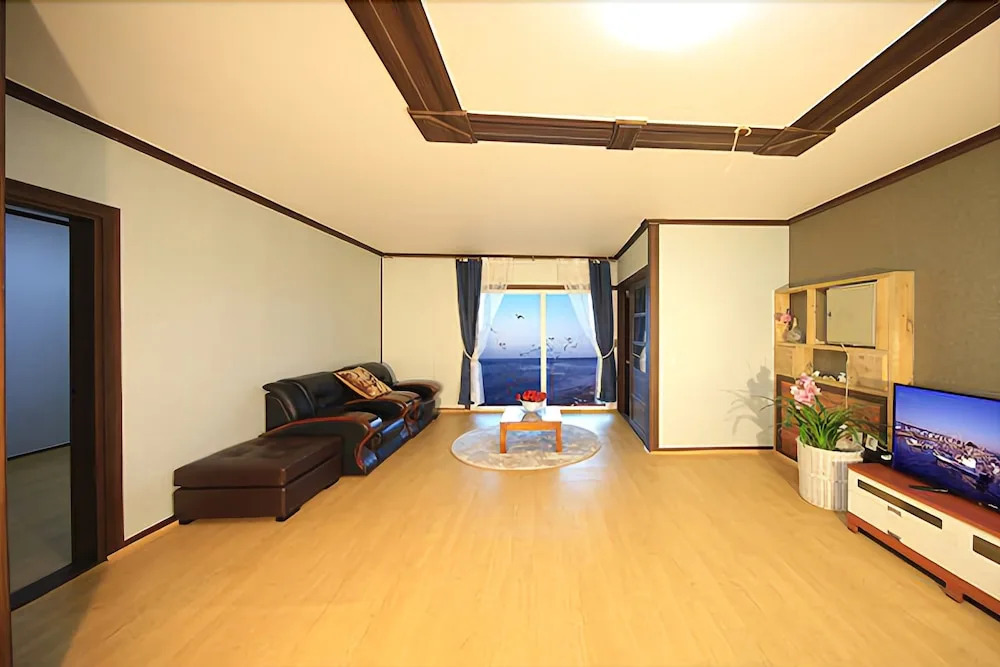 Yeongheung-do Lumiere Pension