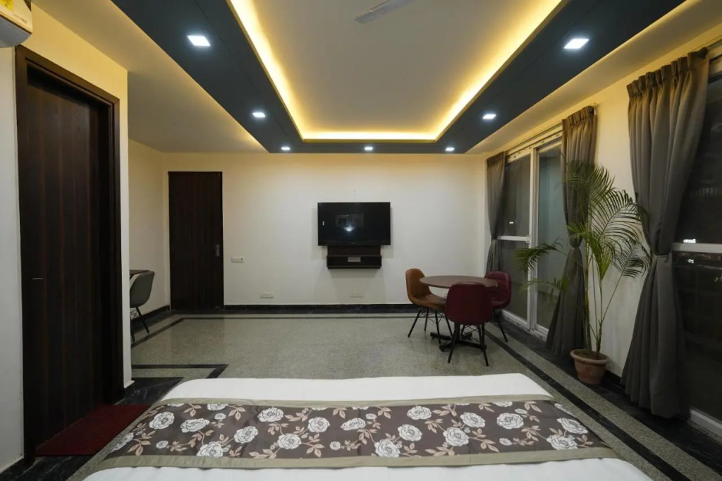 Posh Garden Inn Artemis Hospital Road Gurgaon