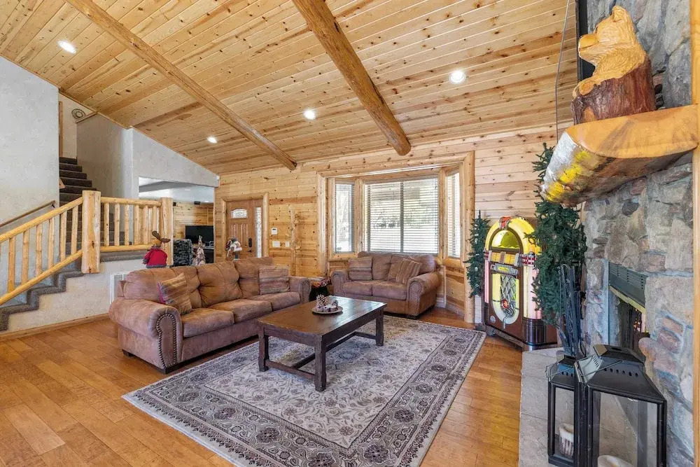 Hot Tub, Game Room, Large Deck w/ Mountain Views, 4bdr Paw Print by Avantstay